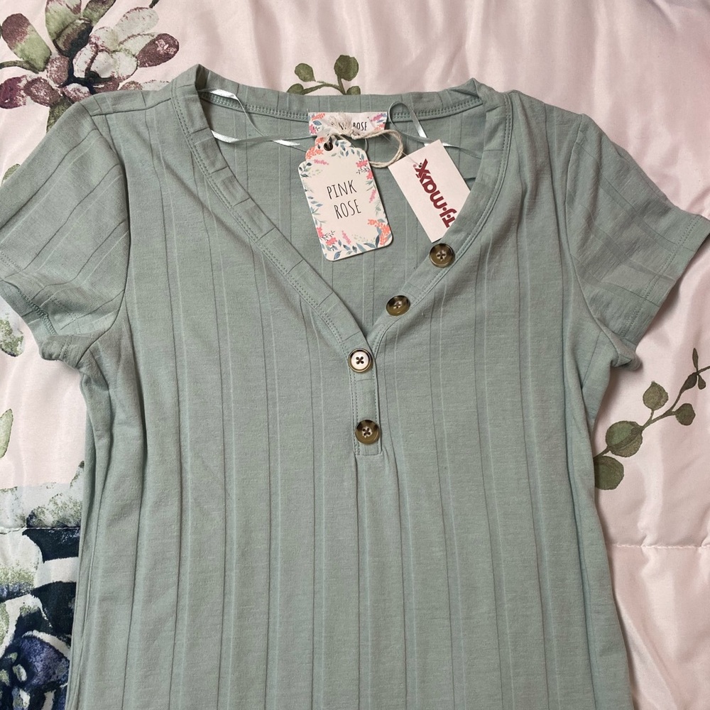 Very cute Never worn !!!